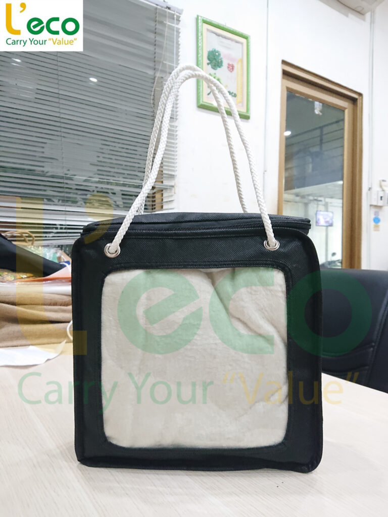 túi đựng chăn ga chất liệu PVC và vải không dệt